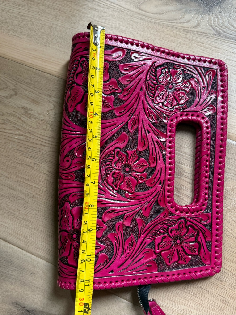 NEW Que Chula Sobre Chico Pink tooled leather handbag - Picture 9 of 10